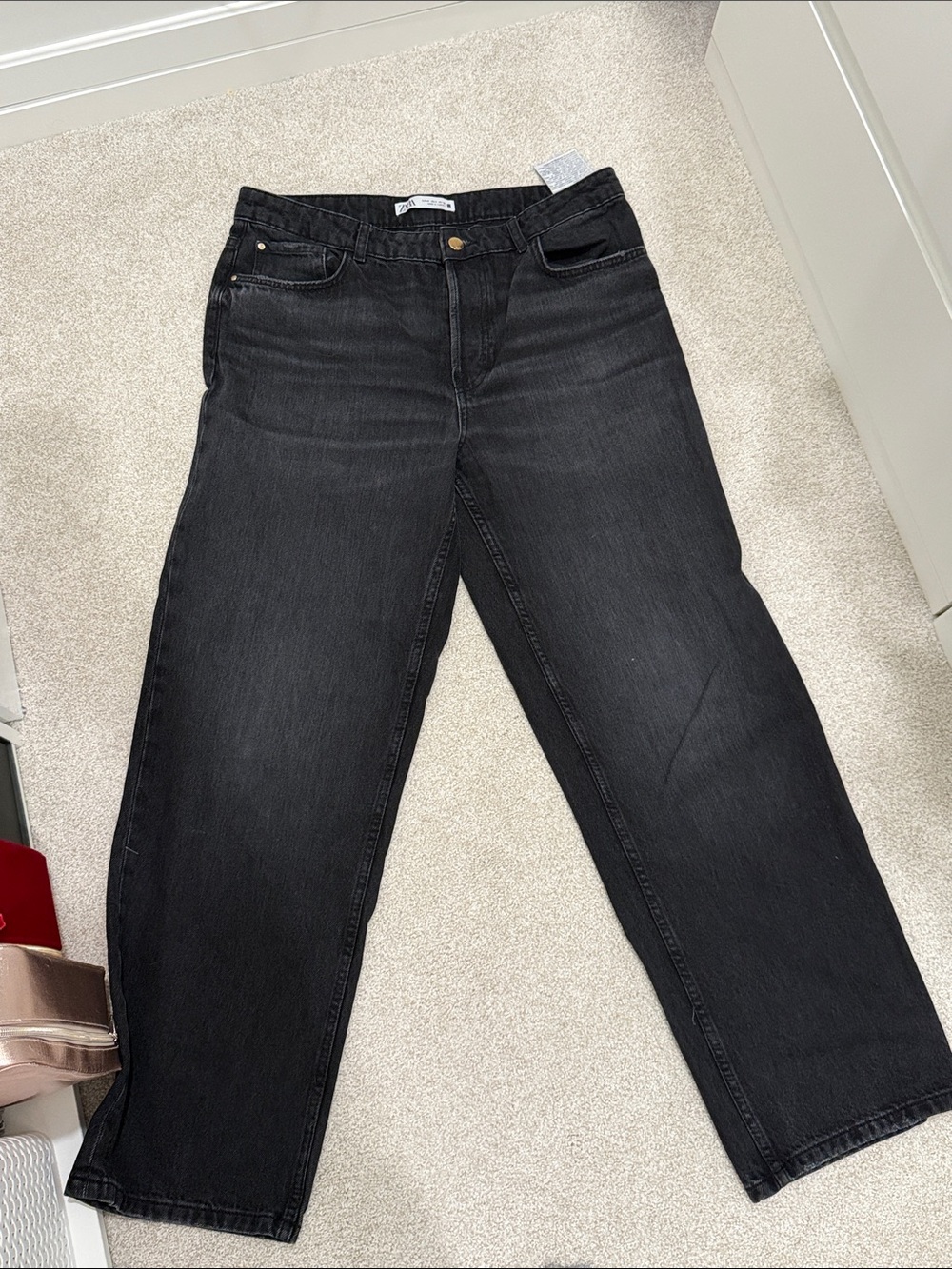 Zara Relaxed-Fit Black Denim Jeans